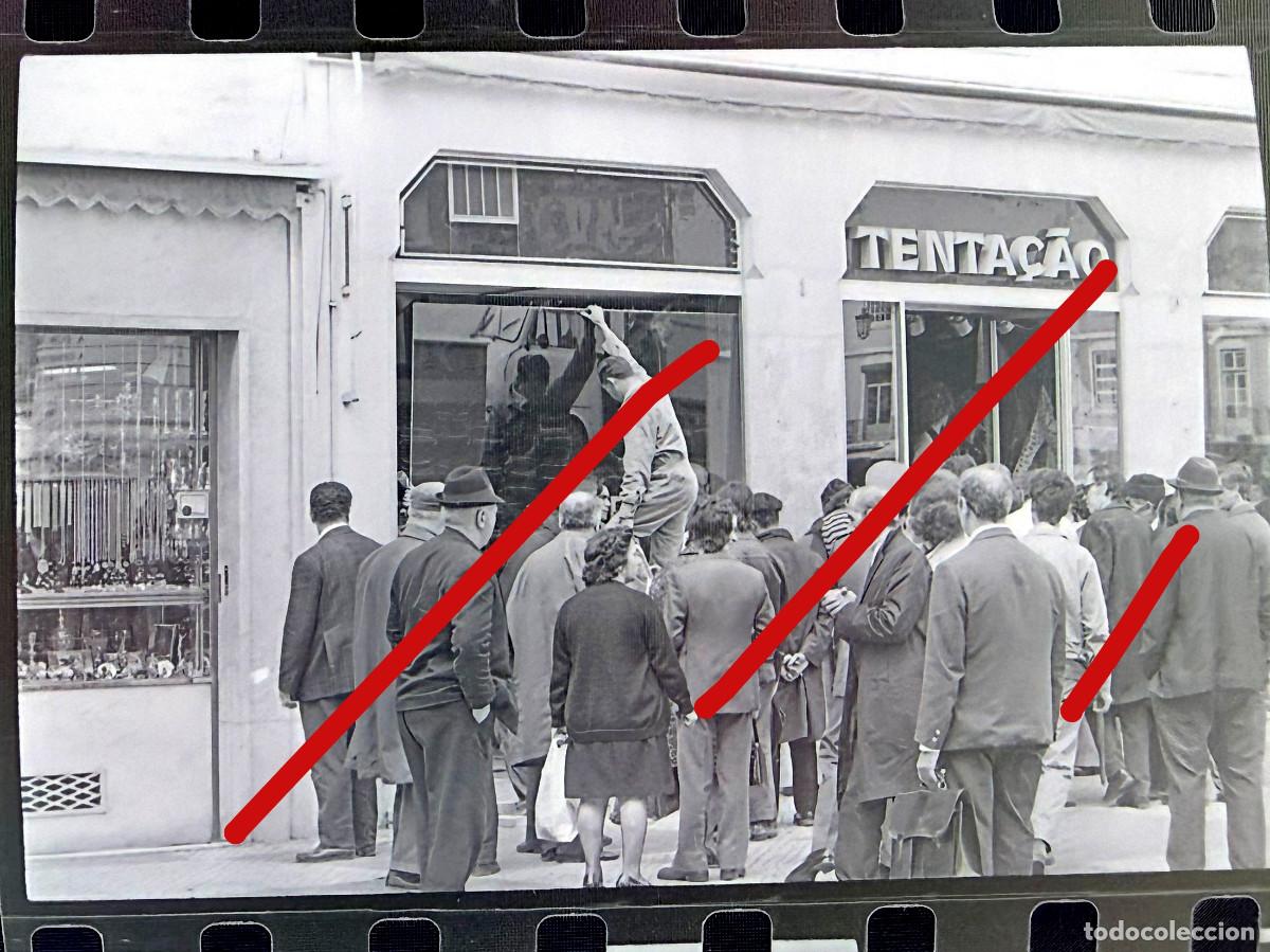Fotograf&iacute;a antigua: Revoluci&oacute;n de los Claveles Portugal - A Revolu&ccedil;&atilde;o dos Cravos - Negativo de Celuloide - Fotograf&iacute;a