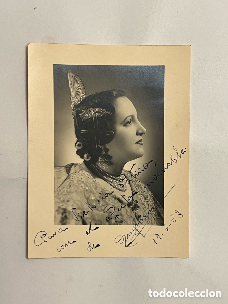 Fotograf&iacute;a antigua: FALLERA. Fotograf&iacute;a de un hermosa fallera de perfil.. Amparin a su amiga Victoria Pati&ntilde;o (a.1953)
