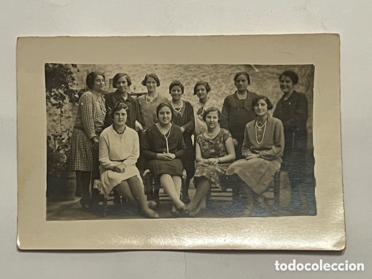 Fotograf&iacute;a antigua: 11 Mujeres de Armas tomar&hellip; Fotograf&iacute;a para el recuerdo.. (h.1920?) Med&iacute;das: 14 x 9 cm