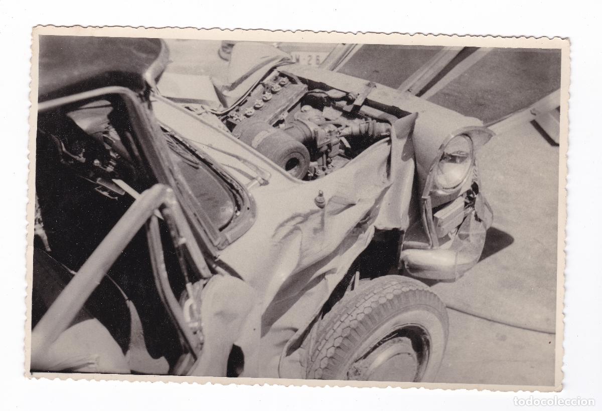 Alte Fotografie: Coche Seat 1500. Antigua fotograf&iacute;a siniestro accidente del coche. Detalle paragolpes y motor