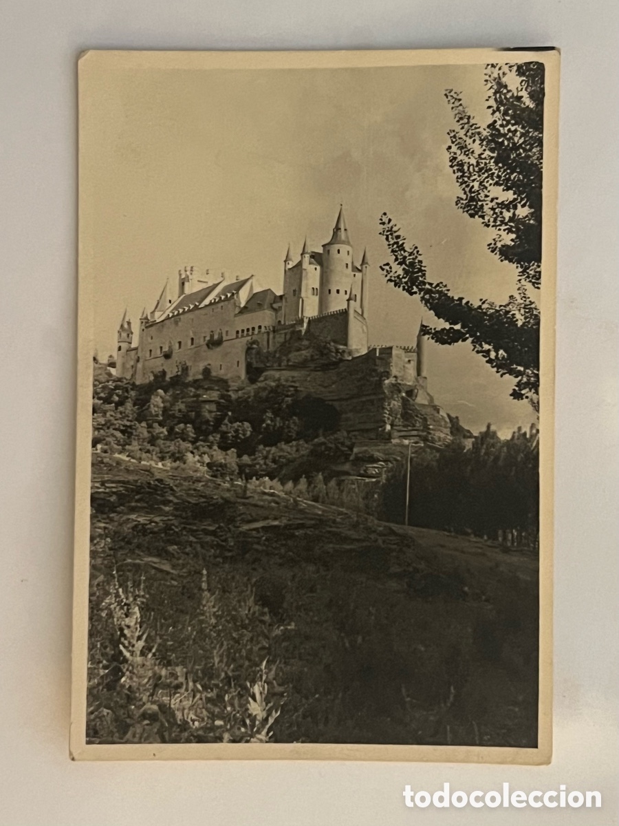 Fotograf&iacute;a antigua: SEGOVIA. El Alcazar visto desde la Fuencisla&hellip; (h.1960?) Med&iacute;das: 12 x 8 cm.,