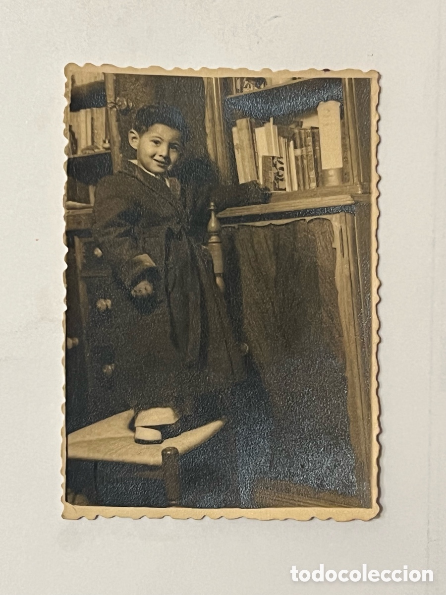 Fotograf&iacute;a antigua: ARANDA DE DUERO (Burgos) Fotograf&iacute;a el ni&ntilde;o Jos&eacute; Enrique en la librer&iacute;a (a.1953)