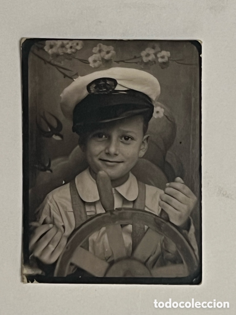 Fotograf&iacute;a antigua: FOTOMATON. Luisito al Timon, un joven Marinero (h.1950?) Med&iacute;das: 4 x 5 cm.,