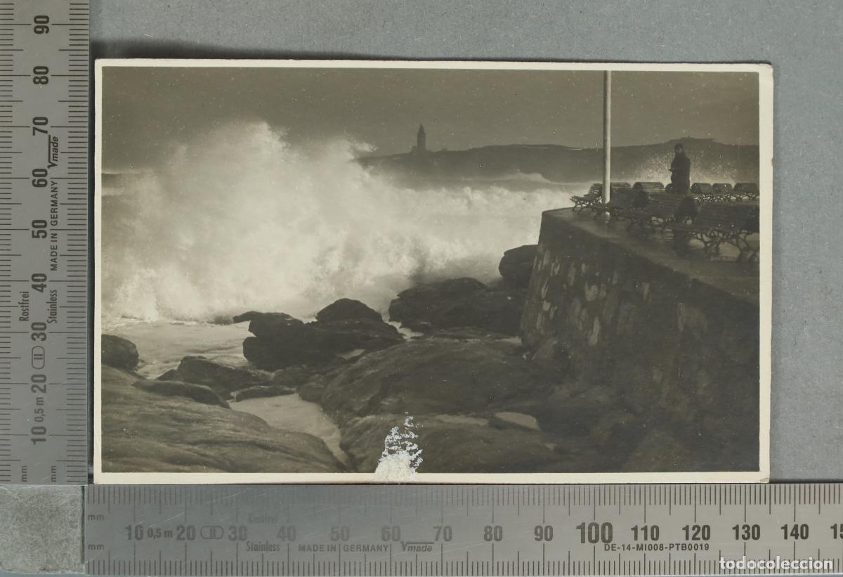 Fotograf&iacute;a antigua: FOTOGRAFIA POSTAL. A Coruna - Torre de H&eacute;rcules - Oleaje. HOMBRE hacia 1920