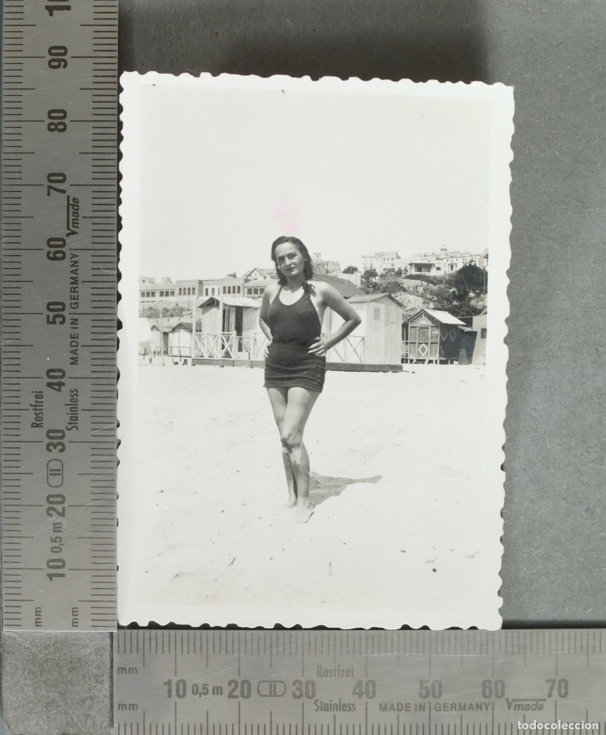 Fotograf&iacute;a antigua: FOTOGRAFIA. Mujer en la playa. 1942
