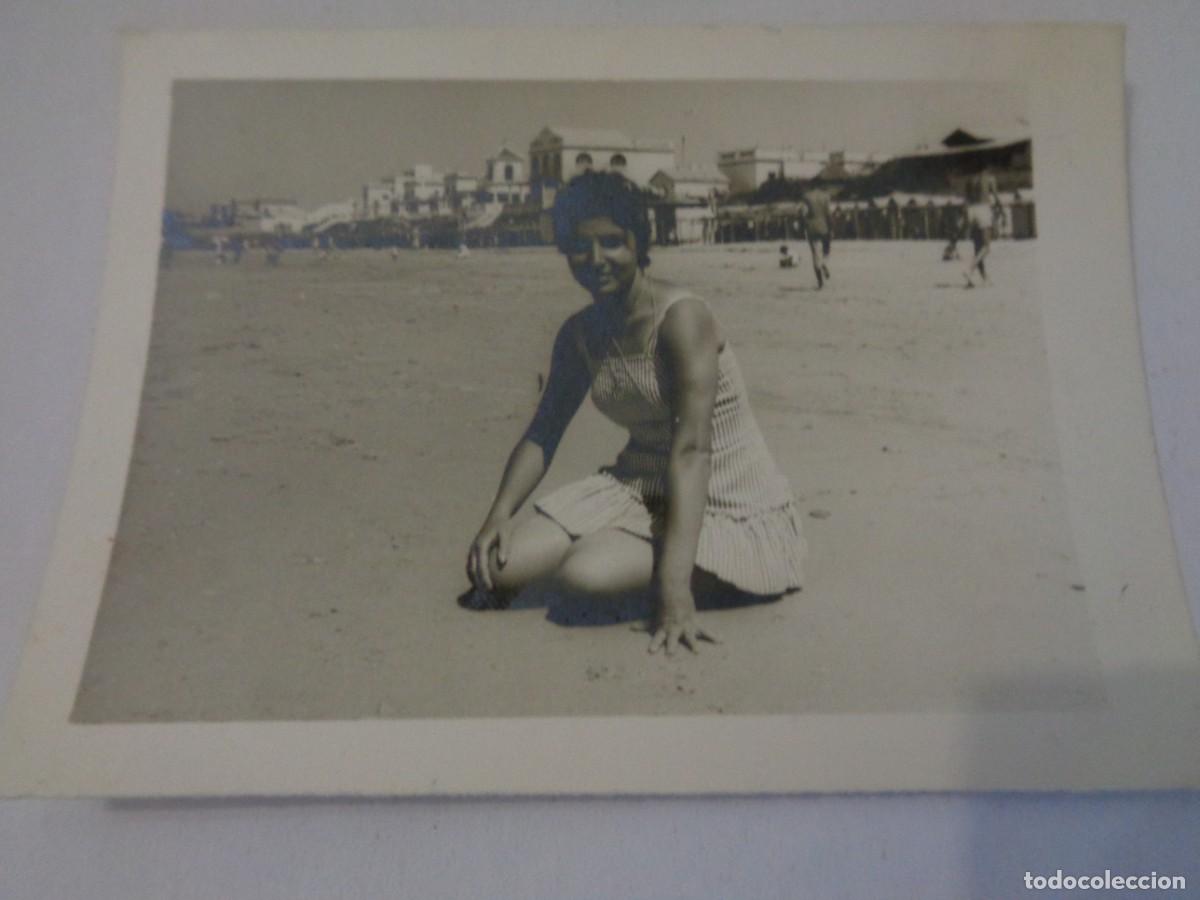 Photographie ancienne: FOTO DE CHICA EN BA&Ntilde;ADOR EN LA PLAYA