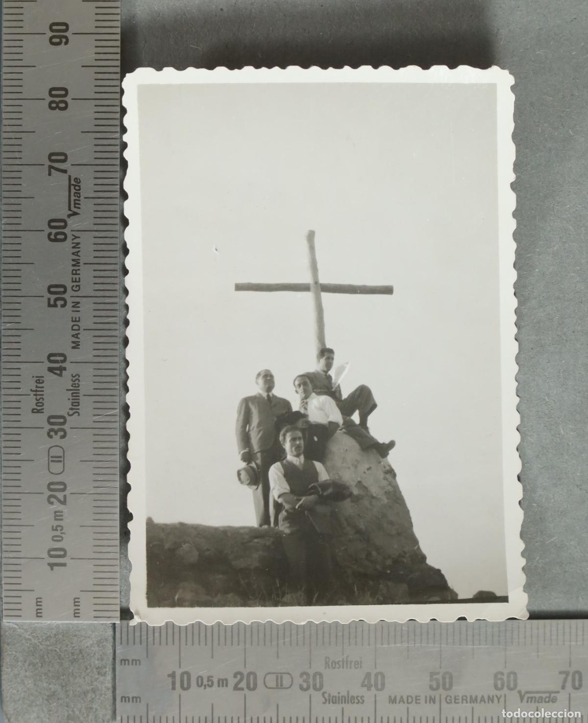 Photographie ancienne: FOTOGRAFIA. Grupo de hombres junto a una cruz EXCURSION 1943