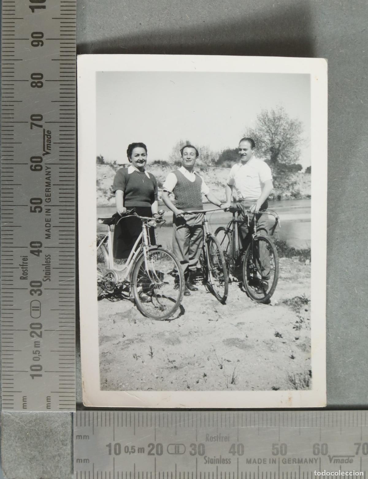 Photographie ancienne: FOTOGRAFIA. Grupo con bicicletas. hacia 1930