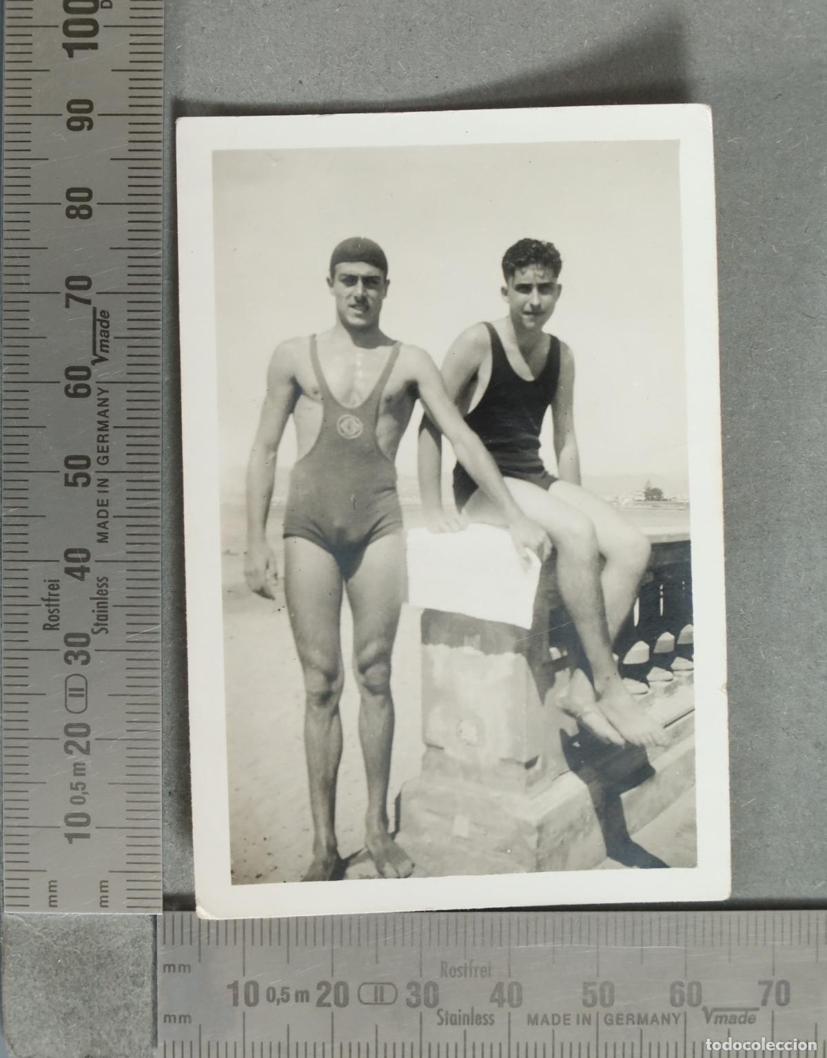 Fotograf&iacute;a antigua: FOTOGRAFIA. Ba&ntilde;istas en la playa hacia 1930