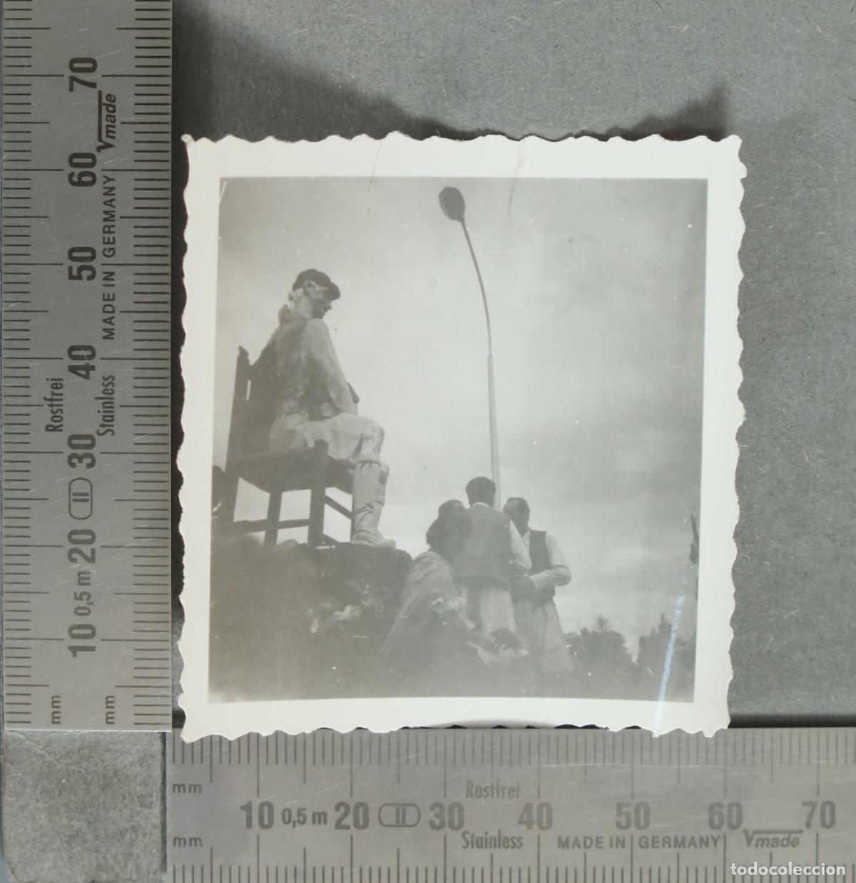 Fotograf&iacute;a antigua: FOTOGRAFIA. Monumento y personas FESTIVIDAD A IDENTIFICAR. hacia 1930