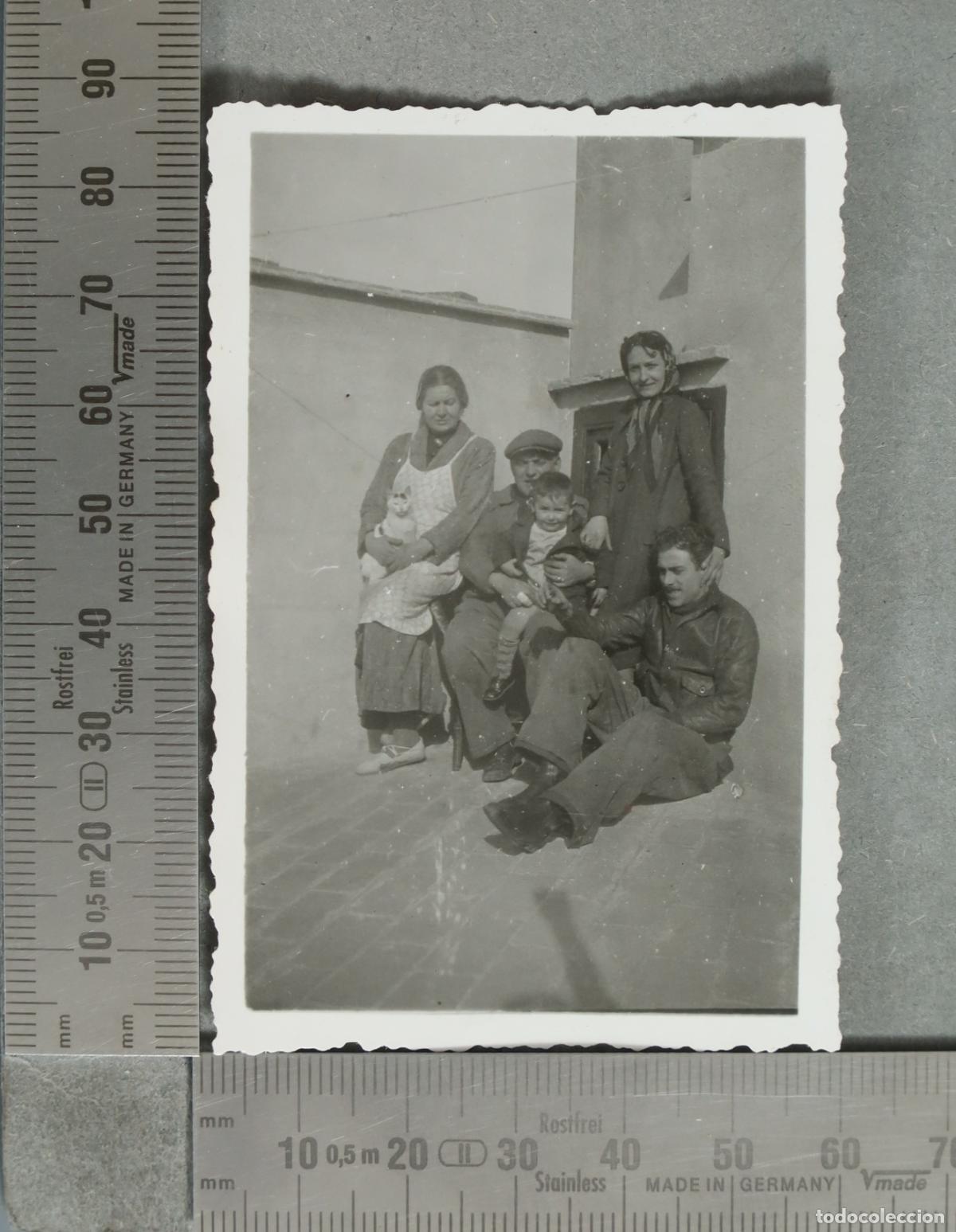 Fotograf&iacute;a antigua: FOTOGRAFIA. familia con gato hacia 1930