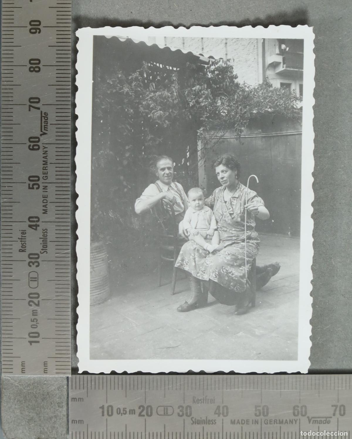 Fotograf&iacute;a antigua: FOTOGRAFIA. Retrato de familia con bebe hacia 1930
