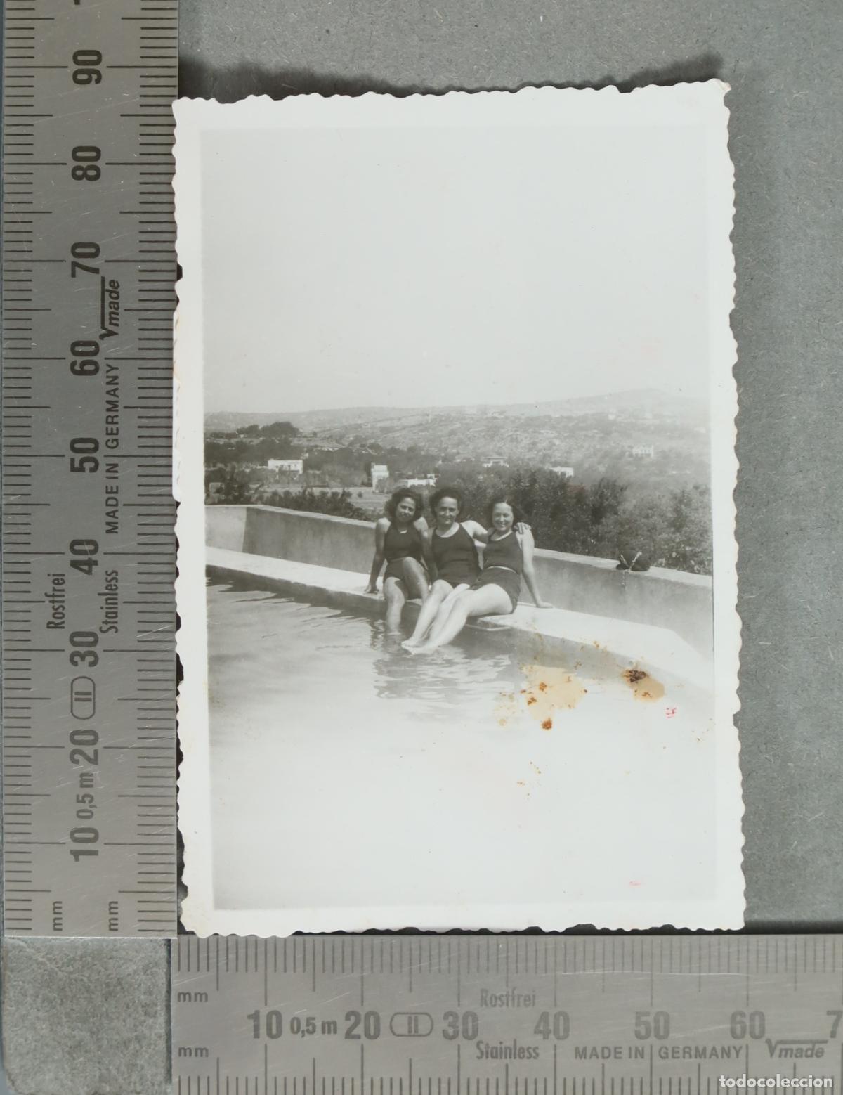Fotograf&iacute;a antigua: FOTOGRAFIA. TARRAGONA - Mujeres en la piscina 1940