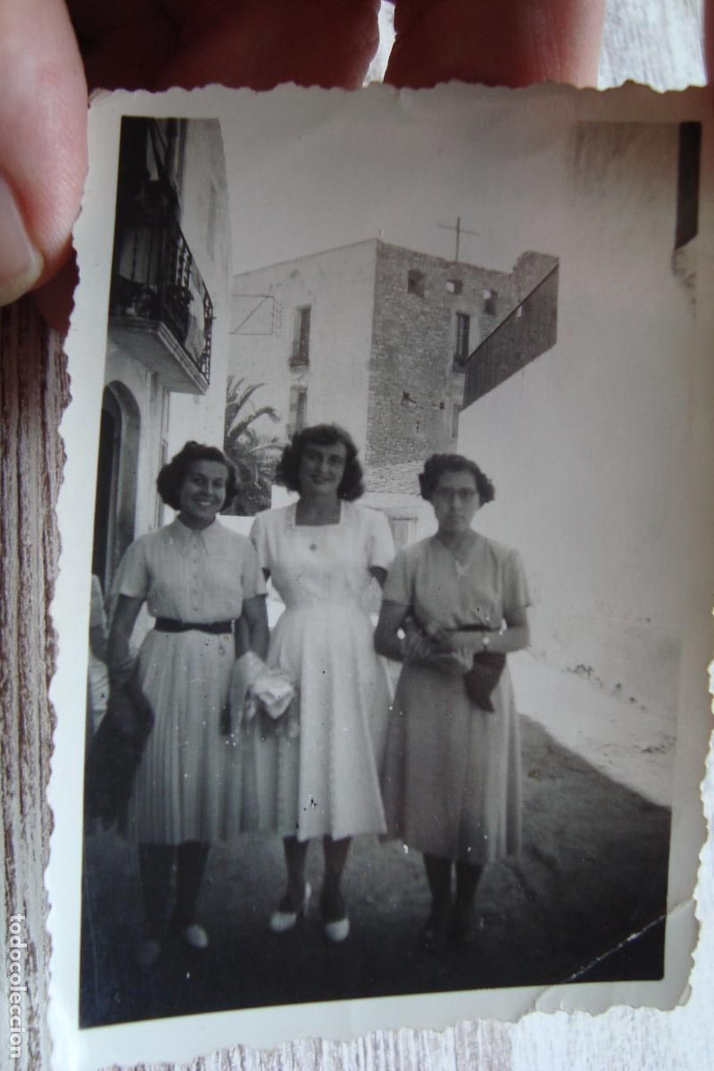 Fotograf&iacute;a antigua: ANTIGUA FOTOGRAFIA CHICAS EN RODO&Ntilde;A RODONYA TARRAGONA 1951