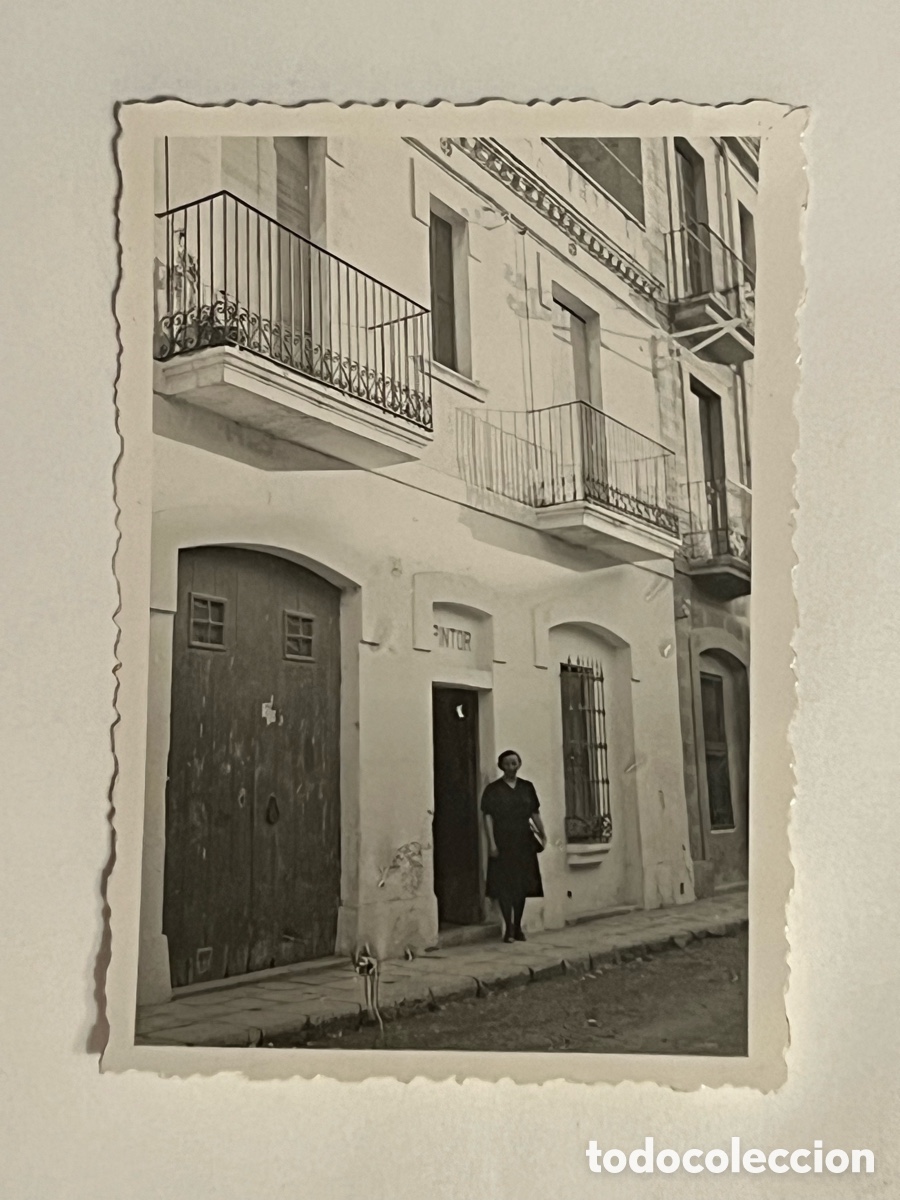Fotograf&iacute;a antigua: Vilanova i la Geltr&uacute;. Fotograf&iacute;a Calle del Teatro. Delante la casa del Pintor. Septiembre de 1941