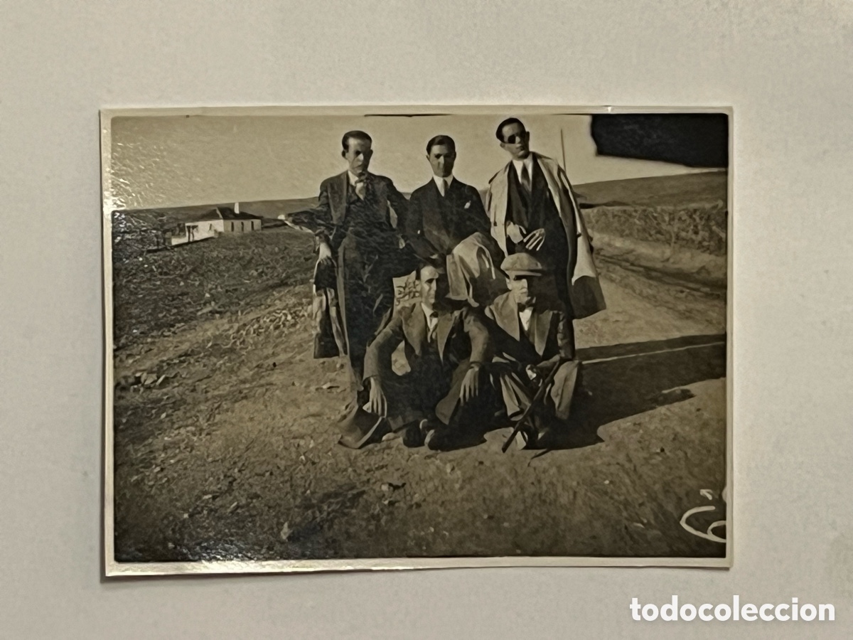 Photographie ancienne: ALBA DE TORMES (Salamanca) Fotograf&iacute;a Grupo de amigos (a.1929) Med&iacute;das: 4 x 5,5 cm