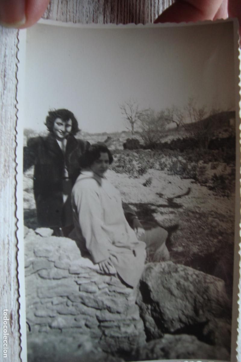 Fotograf&iacute;a antigua: ANTIGUA FOTOGRAFIA CHICAS EN RODO&Ntilde;A RODONYA TARRAGONA 1950.