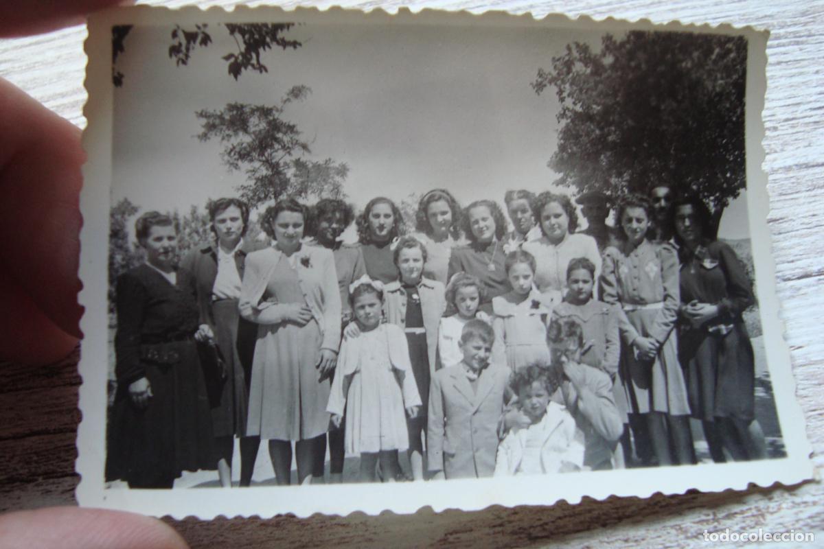 Fotograf&iacute;a antigua: ANTIGUA FOTOGRAFIA DE CHICAS EN RODO&Ntilde;A RODONYA TARRAGONA 1948.