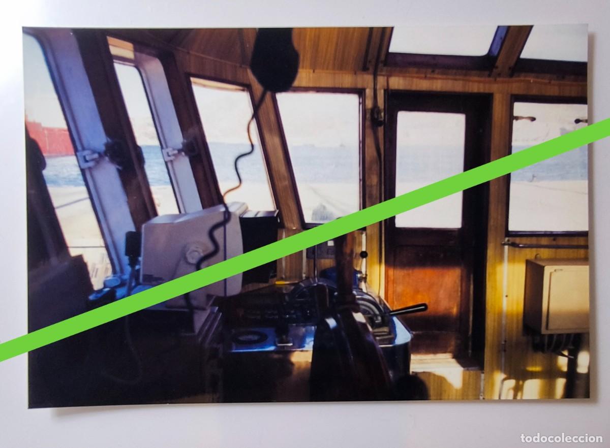 Fotograf&iacute;a antigua: Antigua fotograf&iacute;a. Barco remolcador Boluda, cabina. A&ntilde;os 90.