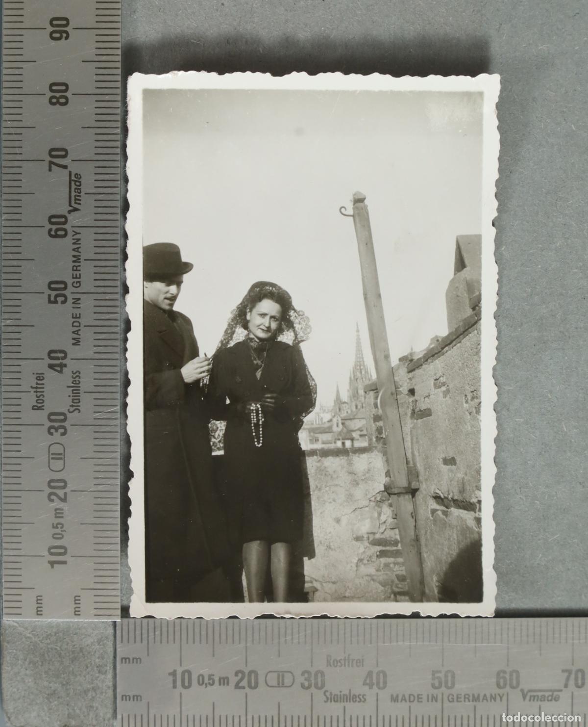Fotografia antica: FOTOGRAFIA. Pareja posando en terraza hacia 1940