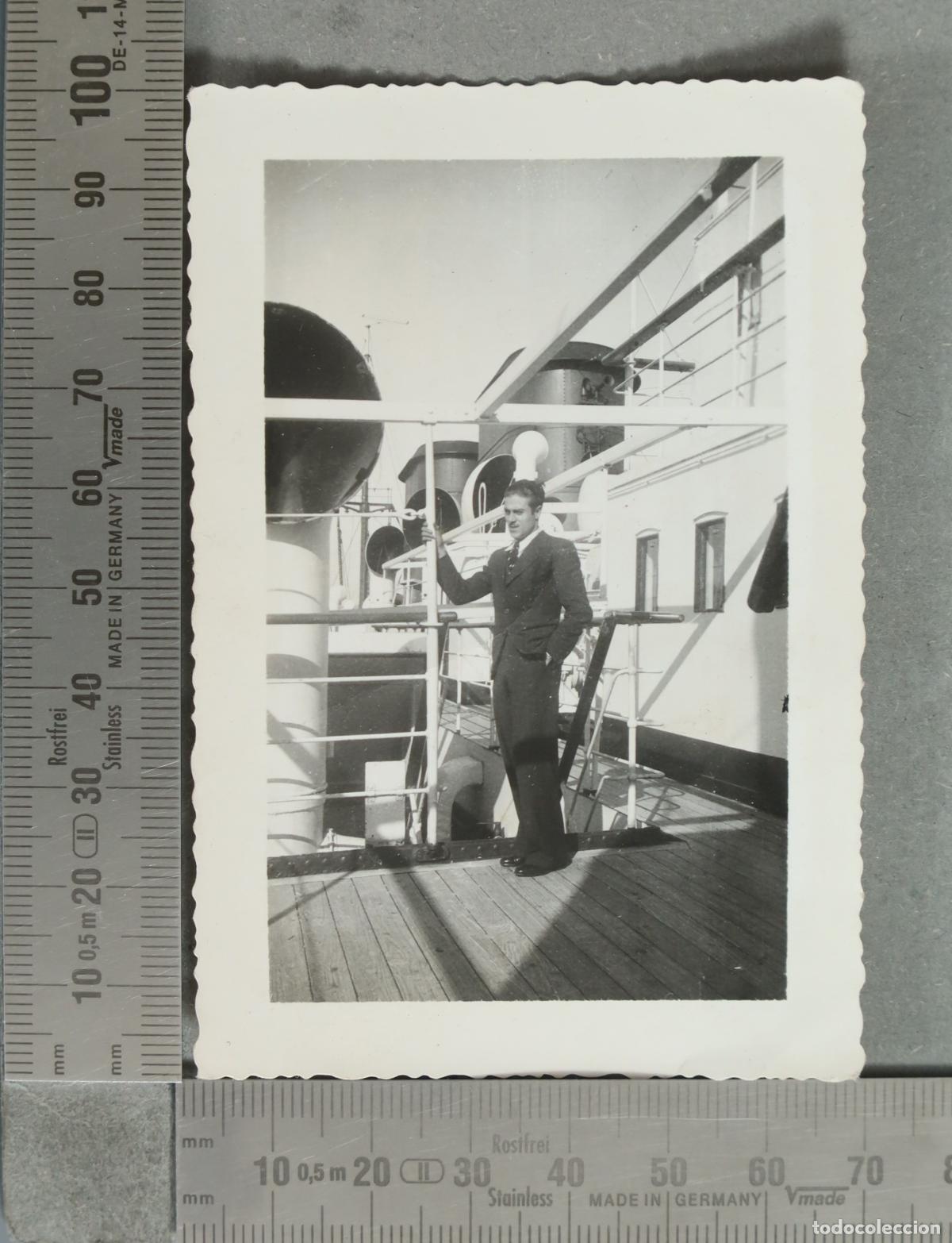 Fotografia antica: FOTOGRAFIA. Hombre en cubierta de barco hacia 1940
