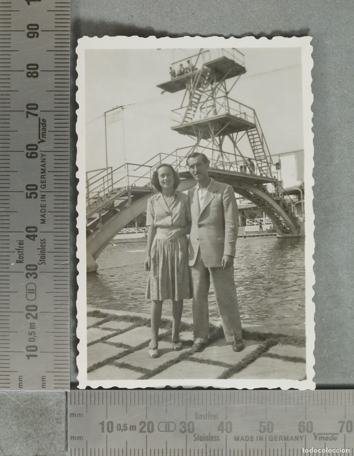 Antique Photography: FOTOGRAFIA. Pareja junto a piscina con trampol&iacute;n. &iquest;BARCELONA? hacia 1940