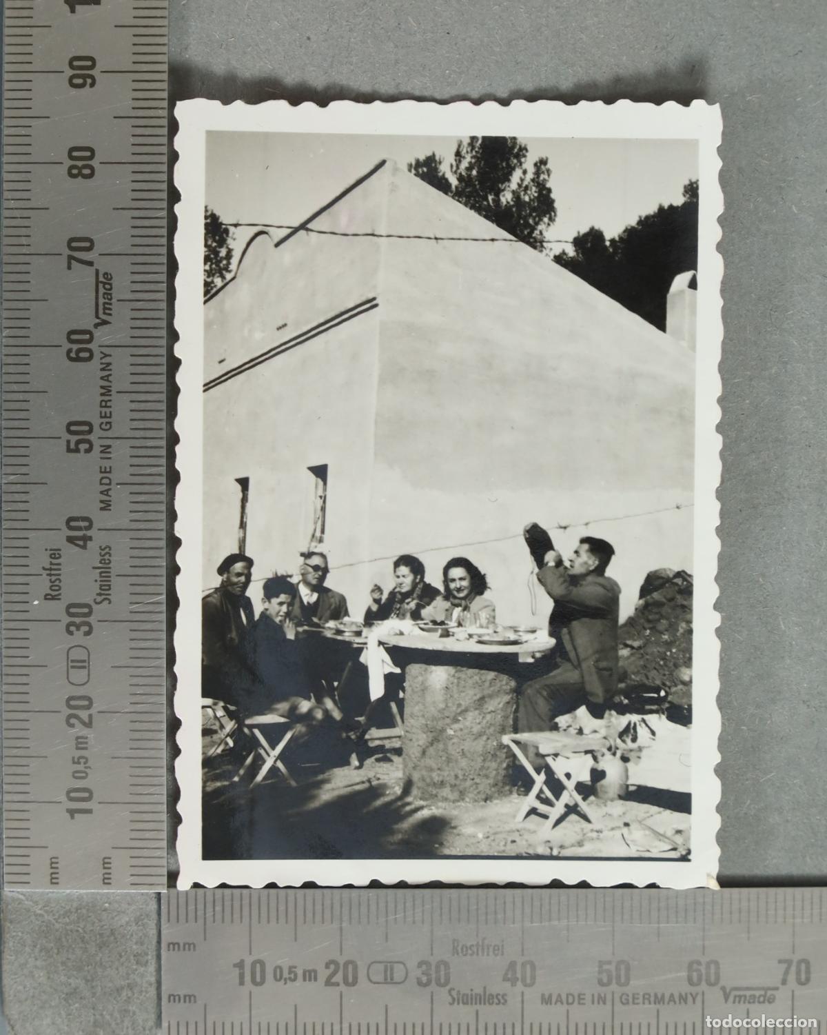 Antique Photography: FOTOGRAFIA. Grupo de personas merendando al aire libre