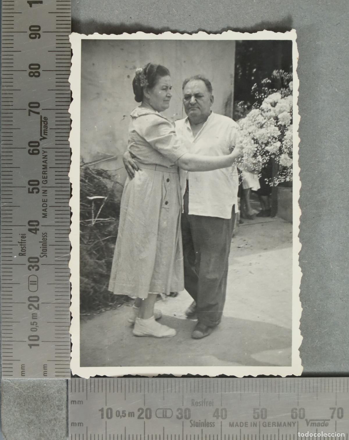 Antique Photography: FOTOGRAFIA. Pareja bailando con flores hacia 1940