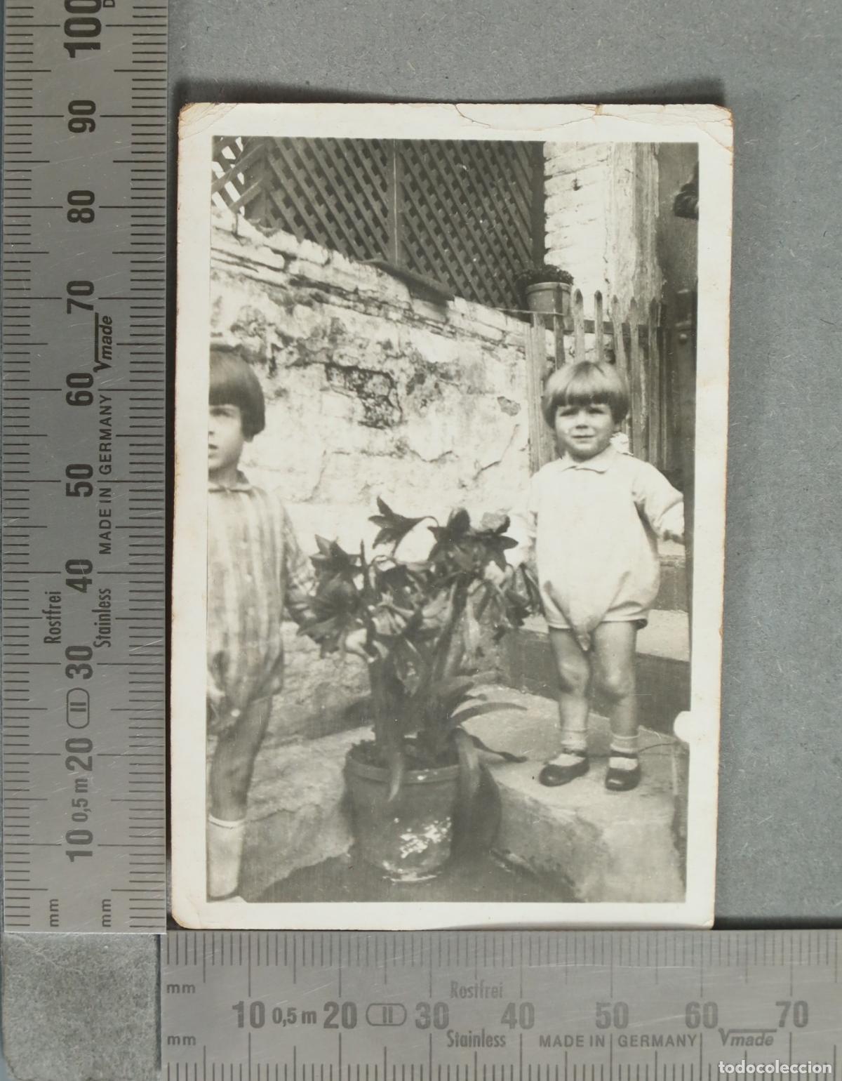 Photographie ancienne: FOTOGRAFIA. ni&ntilde;os junto a maceta hacia 1930