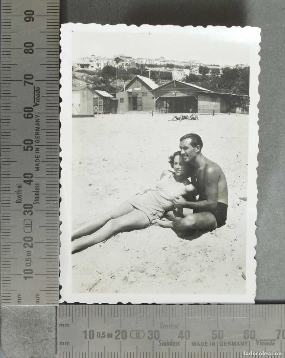 Fotograf&iacute;a antigua: FOTOGRAFIA. Pareja en la playa 1942