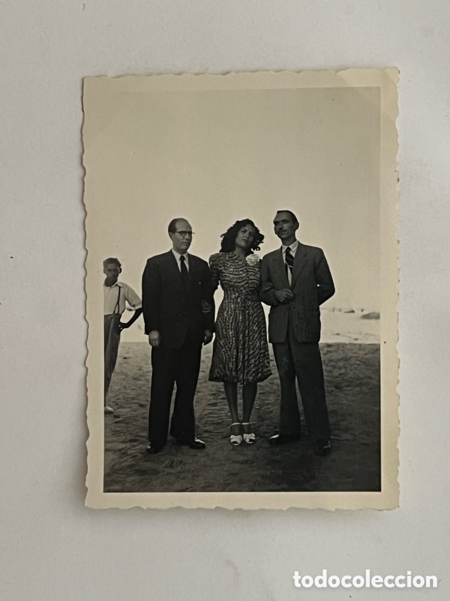 Fotograf&iacute;a antigua: EL GRAO DE VALENCIA&hellip; en la Playa Leopoldo, Pura y Juan&hellip;. Septiembre de 1947