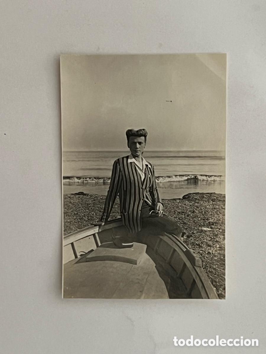 Fotograf&iacute;a antigua: EL GRAO (Valencia) Se&ntilde;ora con peinado a lo Gala de Dal&iacute;.. Febrero de 1944