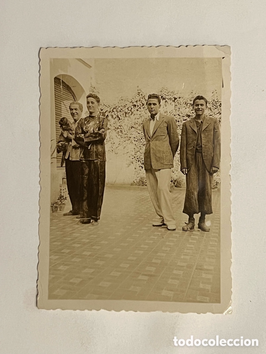 Fotograf&iacute;a antigua: FOTOGRAF&Iacute;A.. F&iacute;jate lo alto que est&aacute; Aitino&hellip; Joven Filipino&hellip; (h.1920?) Med&iacute;das: 6 x 8,5 cm.,