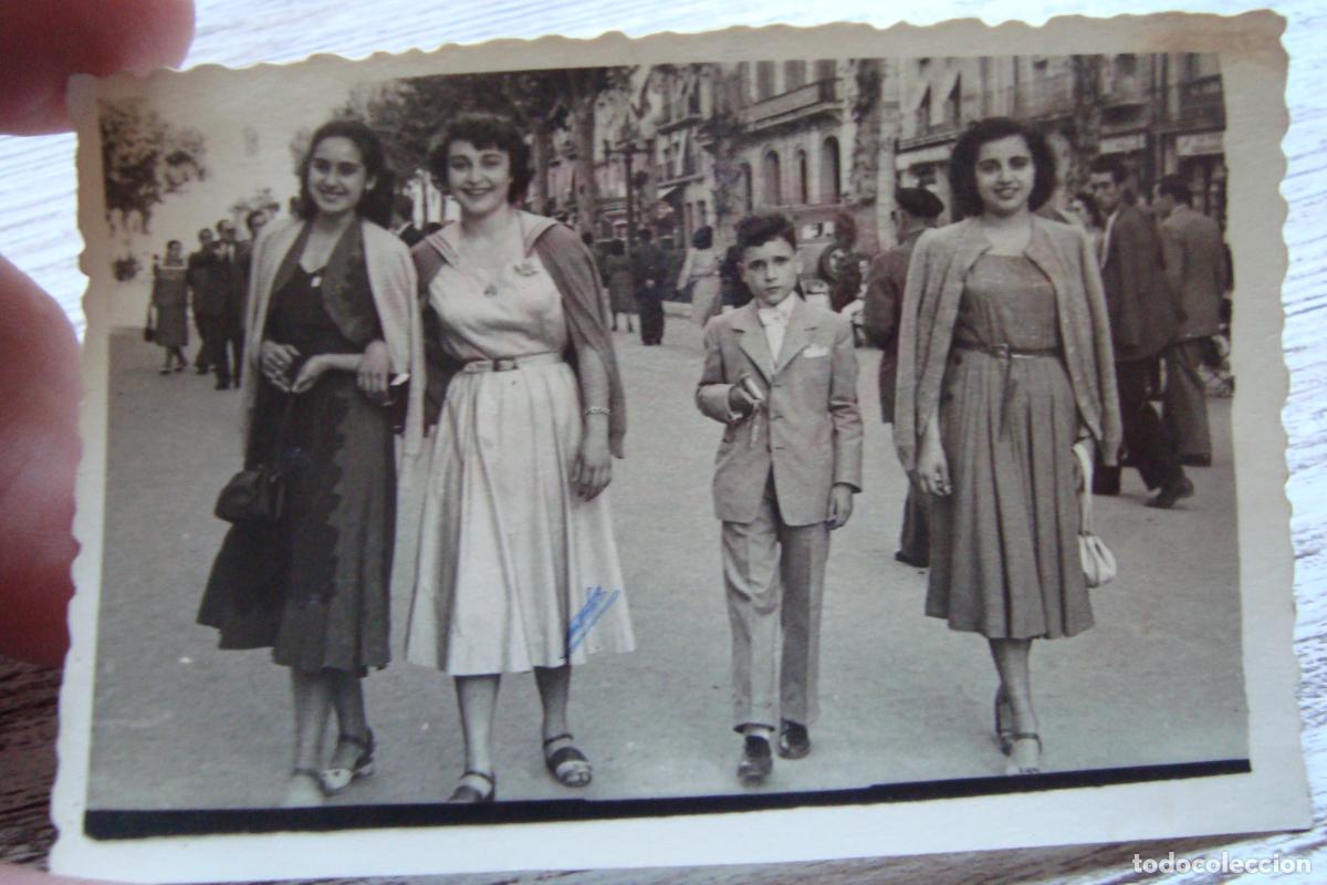Fotograf&iacute;a antigua: ANTIGUA FOTOGRAFIA CHICAS Y NI&Ntilde;O EN RAMBLA. FOTO BOSCH TARRAGONA A&Ntilde;OS 40?