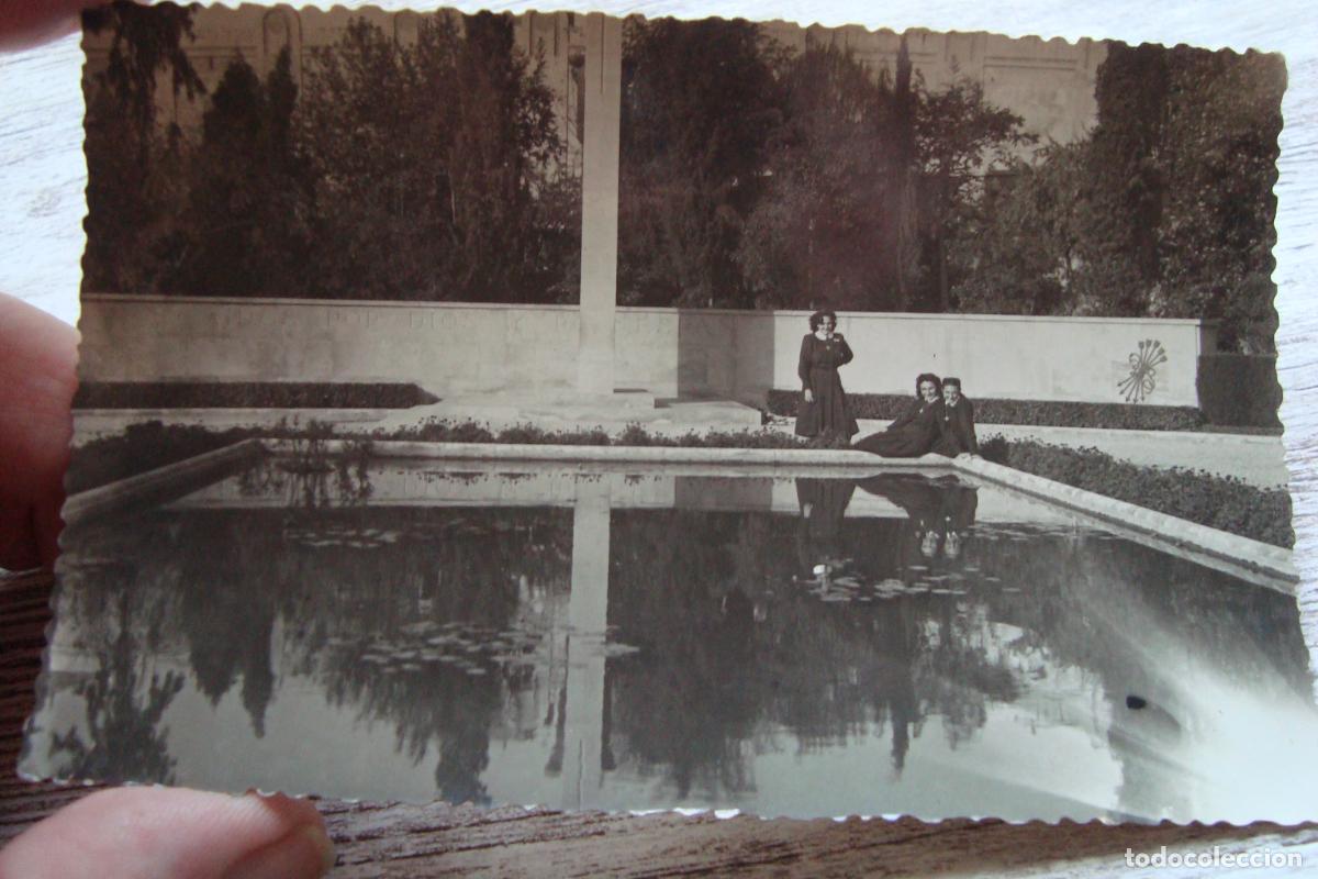 Fotograf&iacute;a antigua: ANTIGUA FOTOGRAFIA CHICAS EN PASEO DE LOS CAIDOS. TARRAGONA 1948. FALANGE