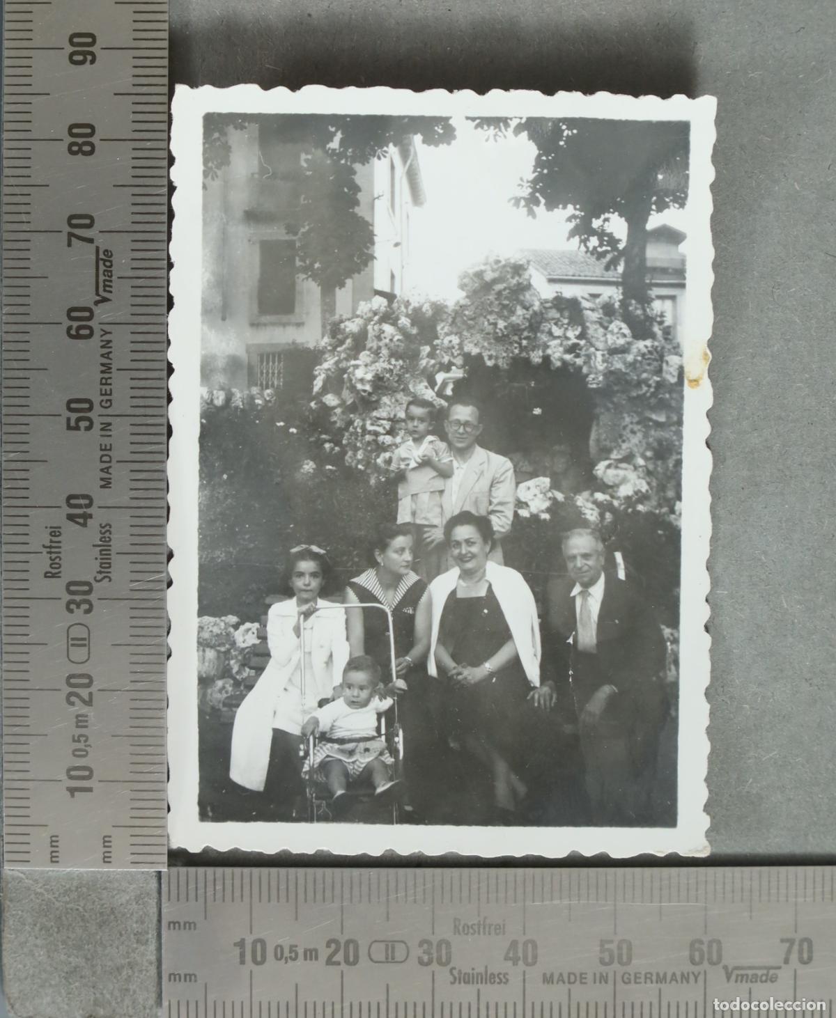 Photographie ancienne: FOTOGRAFIA. familiar en jardin hacia 1940