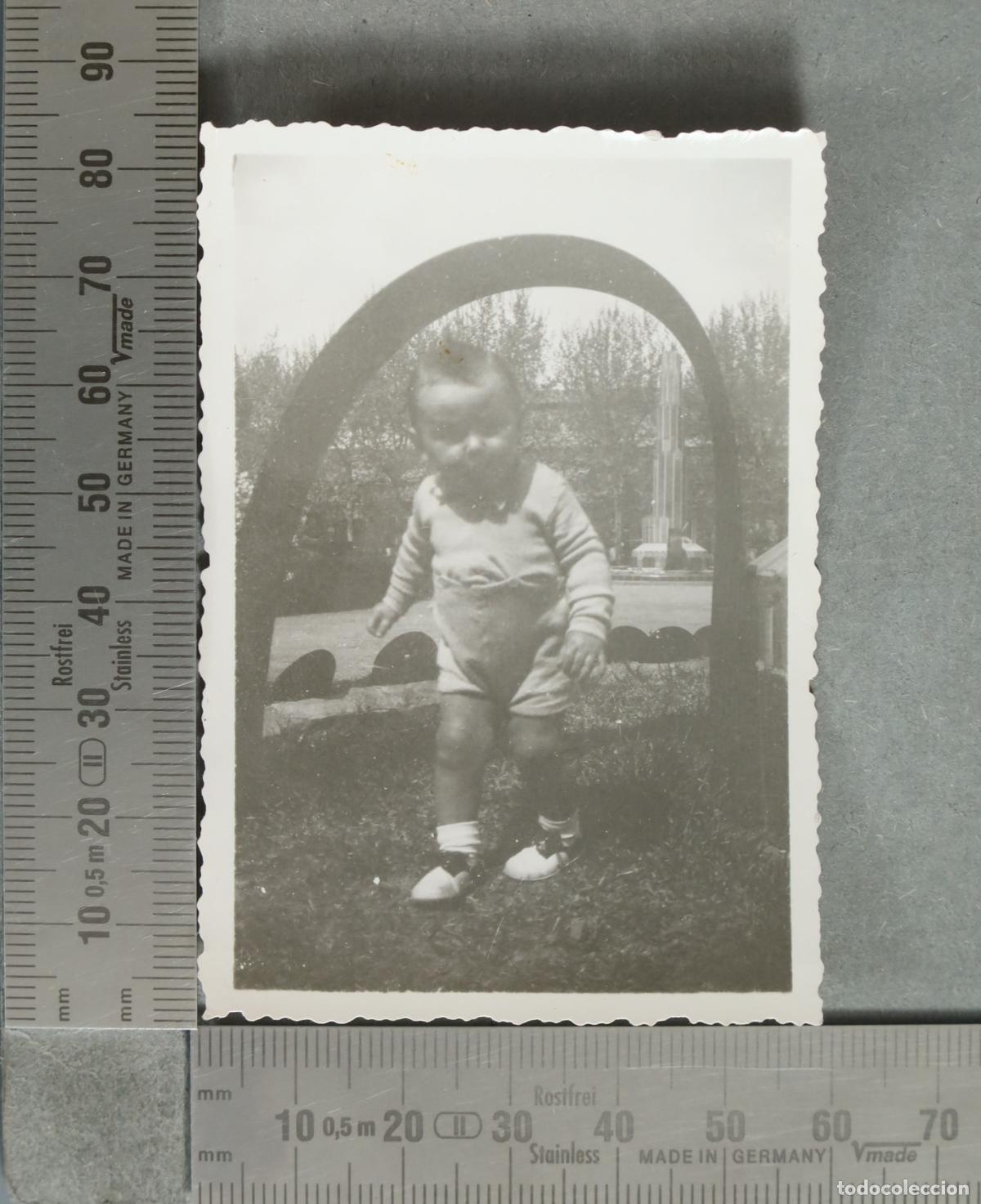 Fotografia antiga: FOTOGRAFIA. ni&ntilde;o en parque hacia 1940