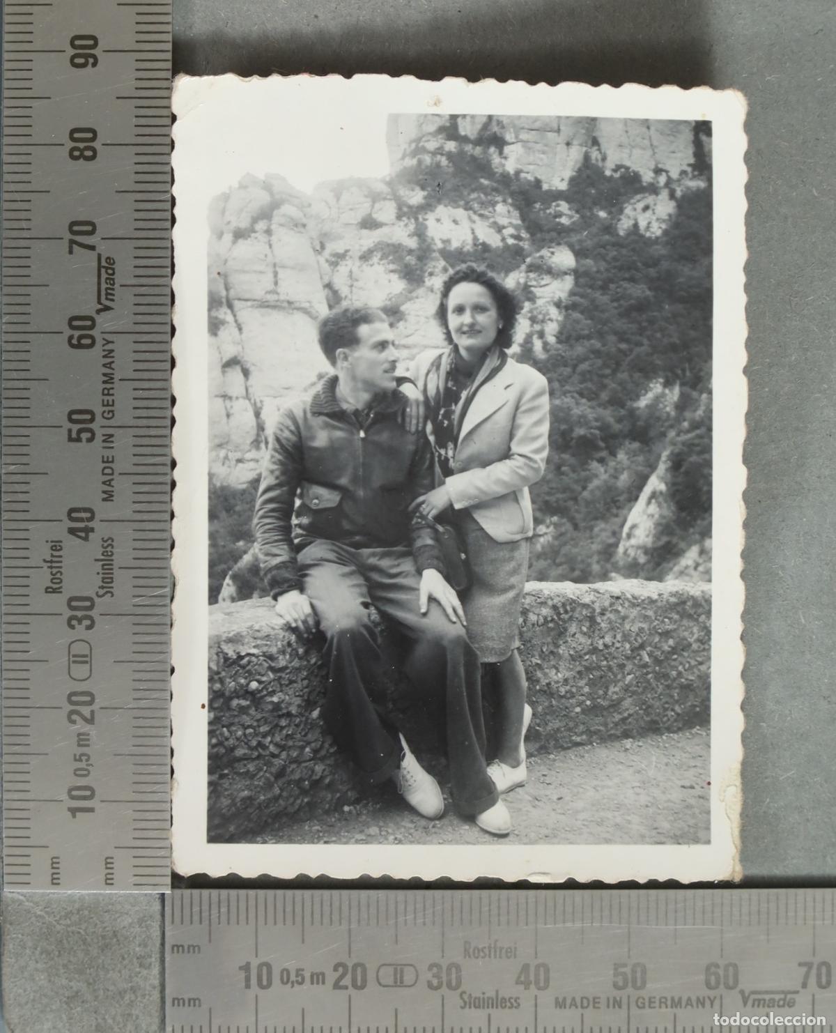 Fotograf&iacute;a antigua: FOTOGRAFIA. Pareja posando en la monta&ntilde;a. montserrat hacia 1940