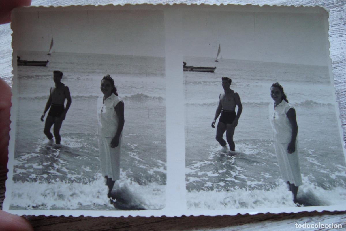 Fotograf&iacute;a antigua: ANTIGUA DOBLE FOTOGRAFIA PAREJA EN PLAYA SERRALLO. FOTO SAN RAFAEL TARRAGONA A&Ntilde;OS 40.50