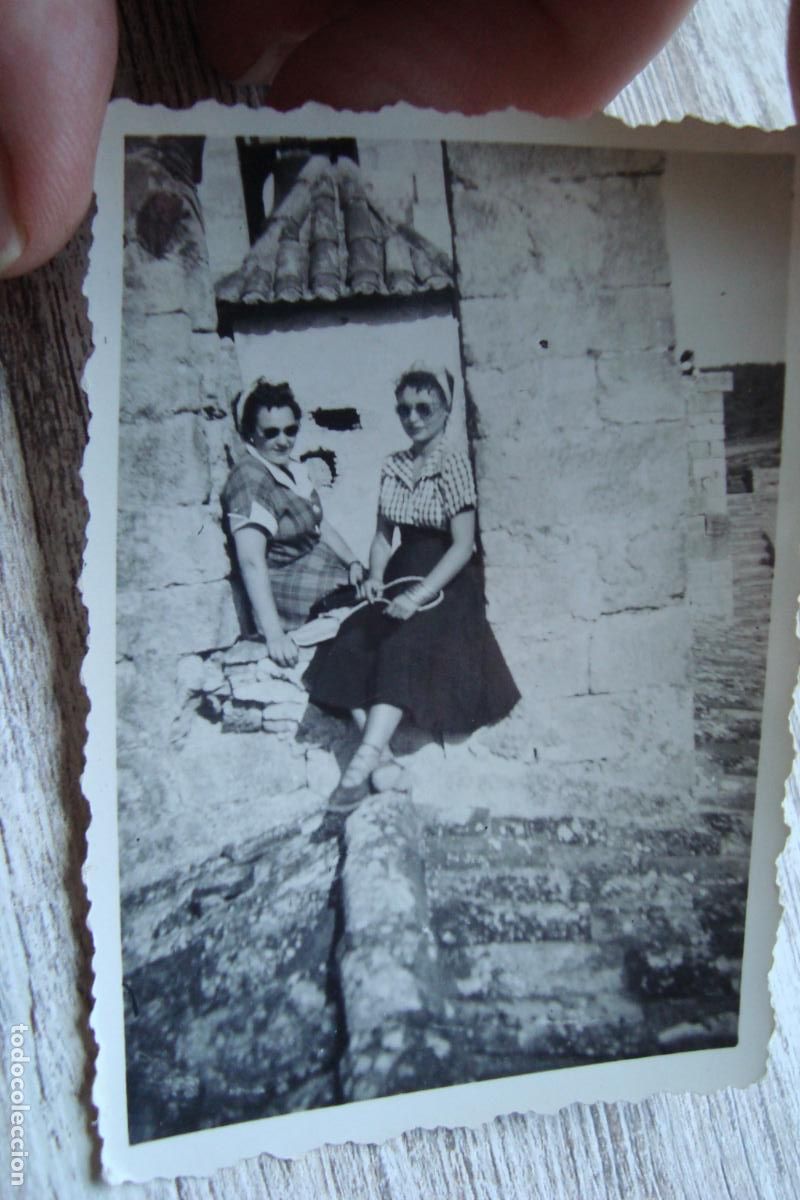 Fotograf&iacute;a antigua: ANTIGUA FOTOGRAFIA CHICAS EN SANTES CREUS TARRAGONA A&Ntilde;OS 40.50