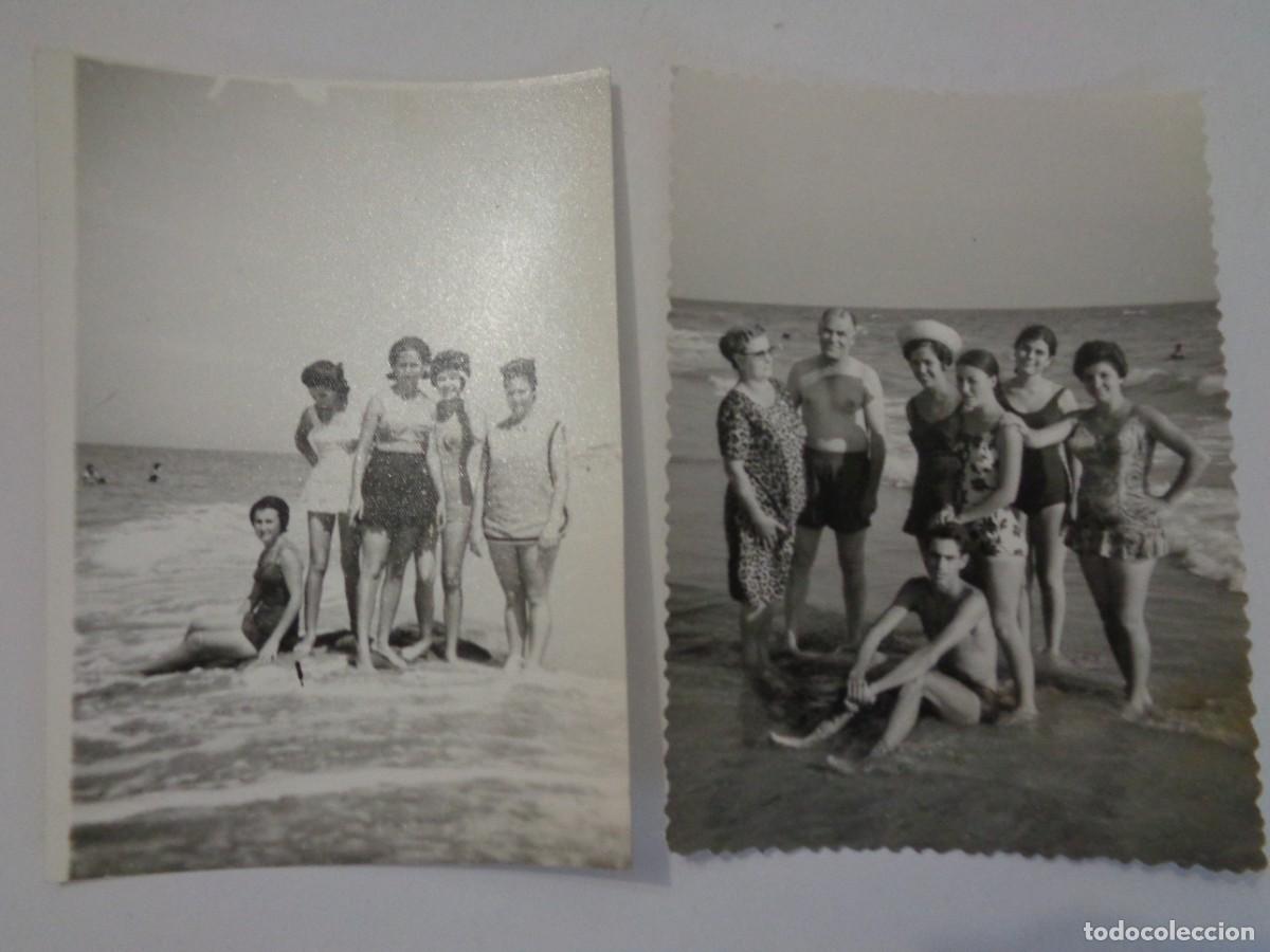 Fotograf&iacute;a antigua: LOTE DE 2 FOTOS DE GENTE EN BA&Ntilde;ADOR EN LA PLAYA