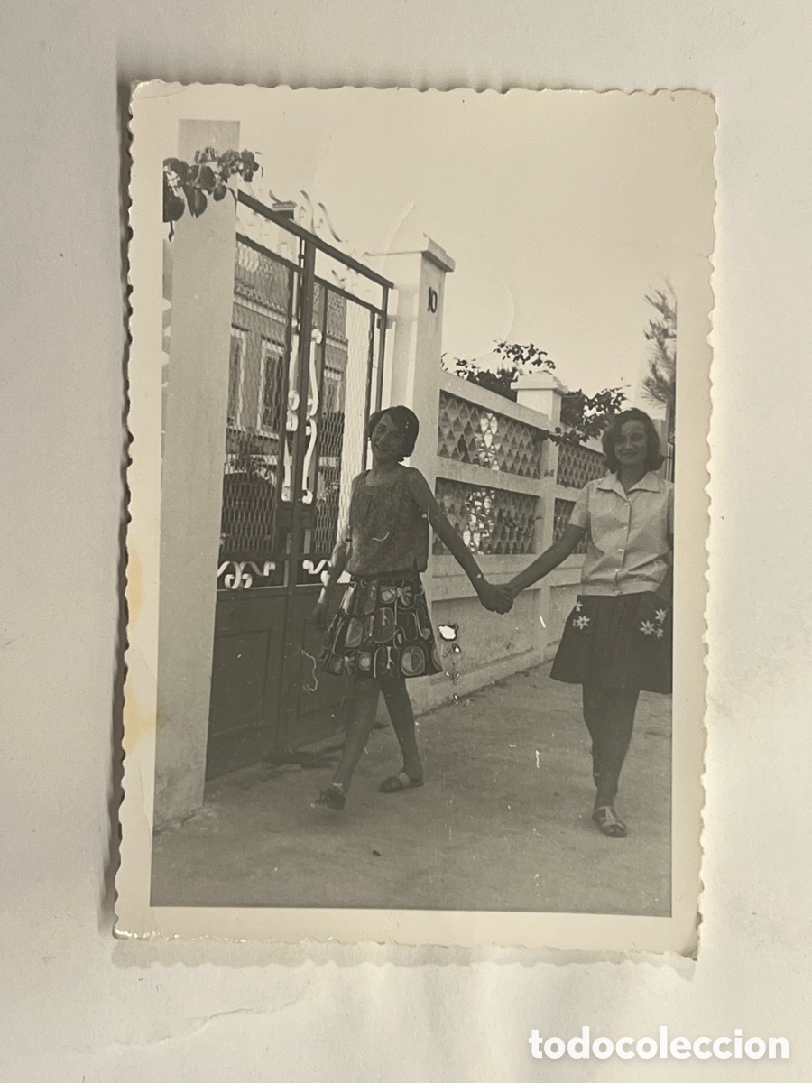 Fotograf&iacute;a antigua: PATERNA (Valencia) Fotograf&iacute;a Elia y su amiga Maite&hellip; Verano de 1960