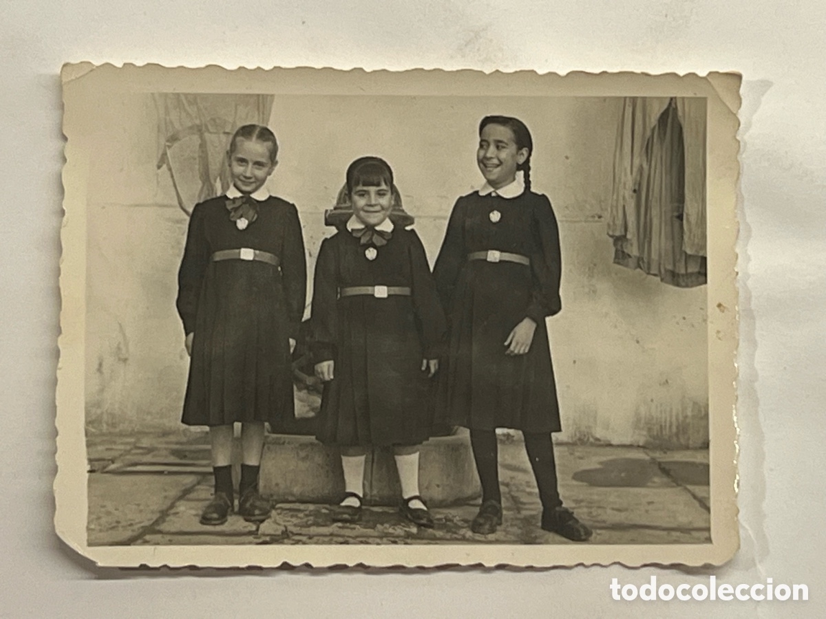 Fotograf&iacute;a antigua: PATERNA (Valencia) Fotograf&iacute;a Ni&ntilde;as uniformadas de Colegio religioso (h.1945?)