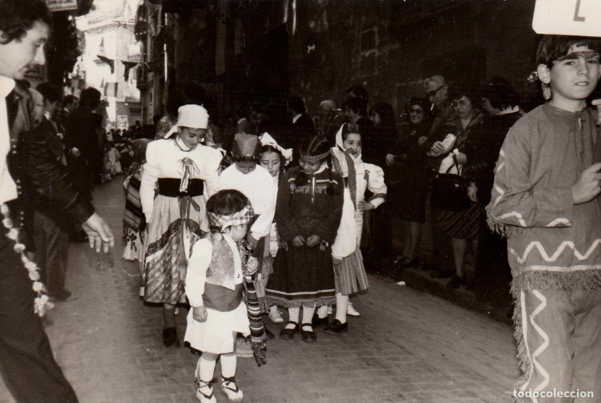 Fotografia antiga: Fallas. Pasacalle infantil fallero, Valencia. A&ntilde;os 60 vf