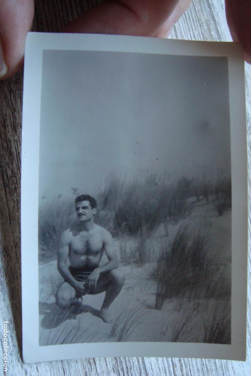 Fotograf&iacute;a antigua: ANTIGUA FOTOGRAFIA CHICO EN BA&Ntilde;ADOR PLAYA A&Ntilde;OS 50.