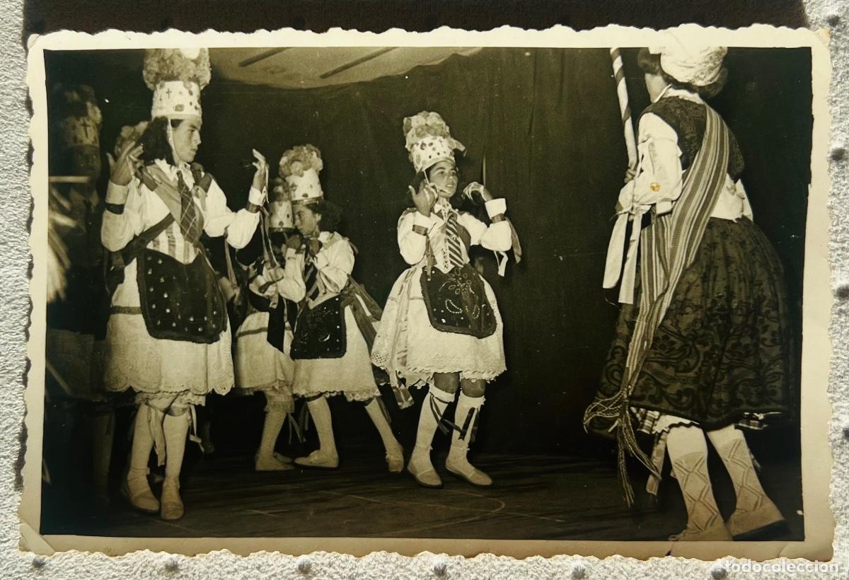 Fotograf&iacute;a antigua: Fotograf&iacute;a de danzantes - Folklore - Cuenca (?) - Foto de Arte Perez - A&ntilde;o 1952