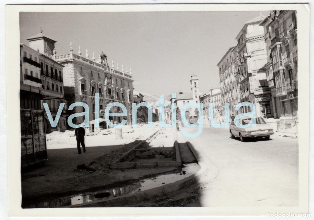 Fotograf&iacute;a antigua: Granada. Reforma Plaza Nueva, Palacio Chanciller&iacute;a. Hostal Britz Marsans Viajes. A&ntilde;os 60 vf