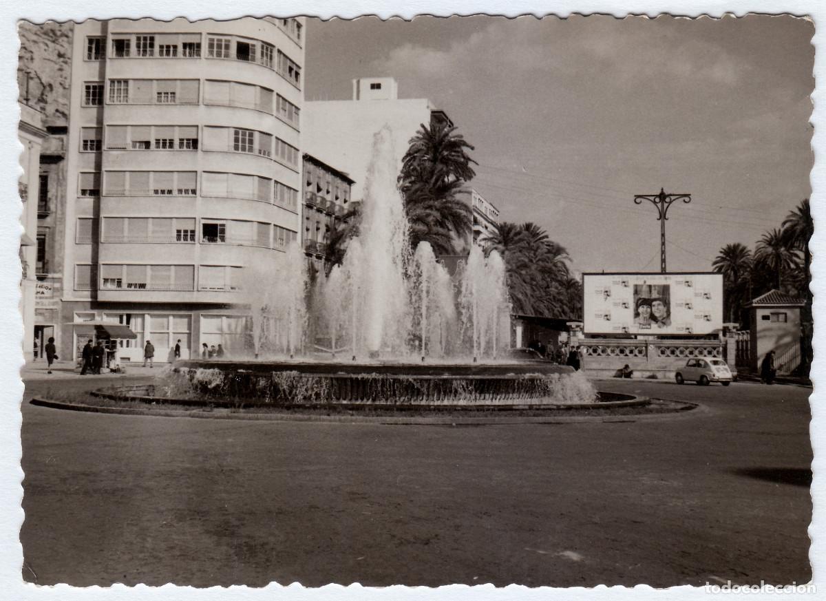 Photographie ancienne: Alicante. Plaza Puerta del Mar. Enorme publicidad de Fanta. A&ntilde;os 60 vf