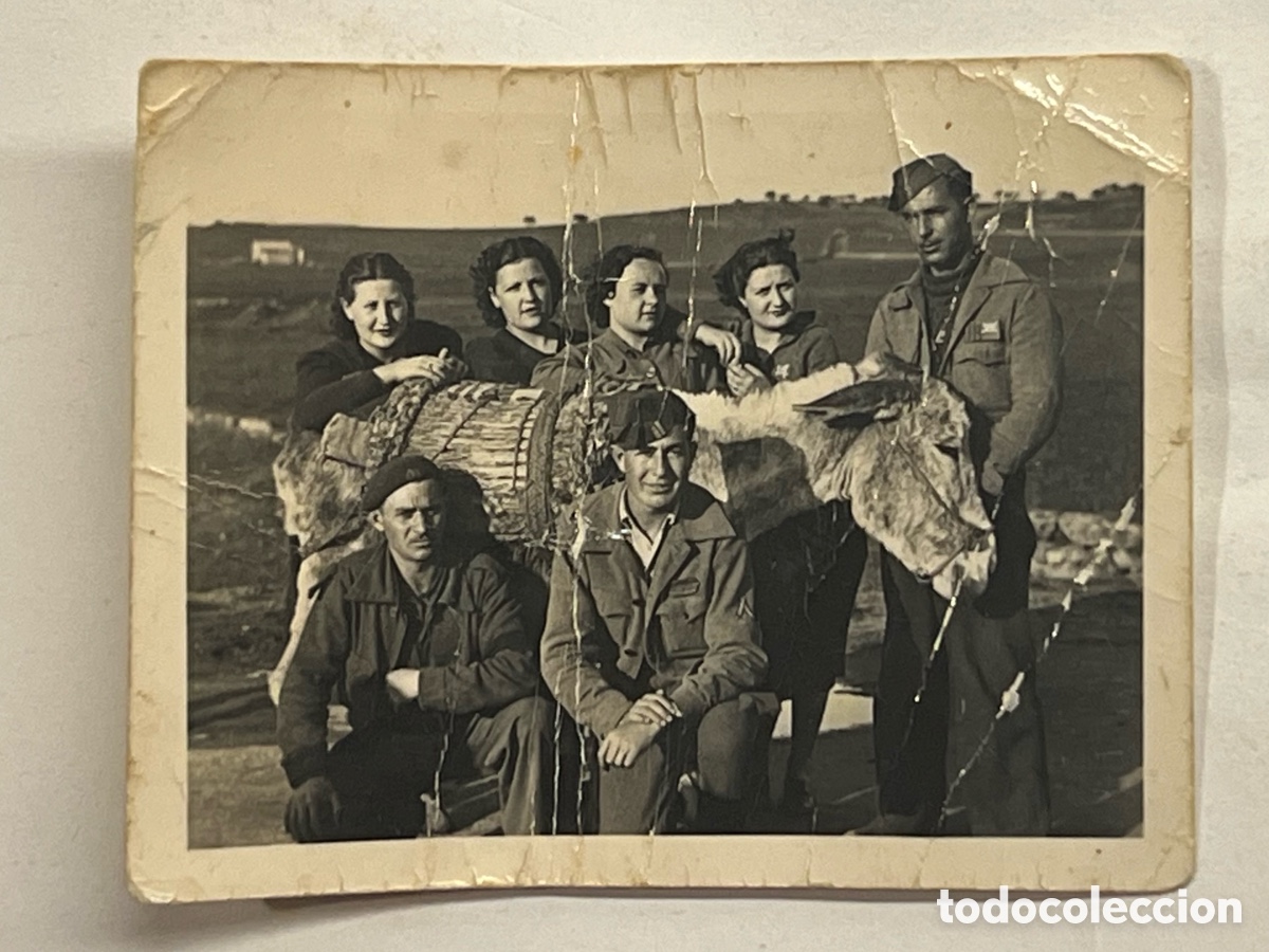 Fotograf&iacute;a antigua: MOTILLA (Cuenca) Fotograf&iacute;a final de 1939.. Acabada la Guerra, Soldados y familia, burro incluido