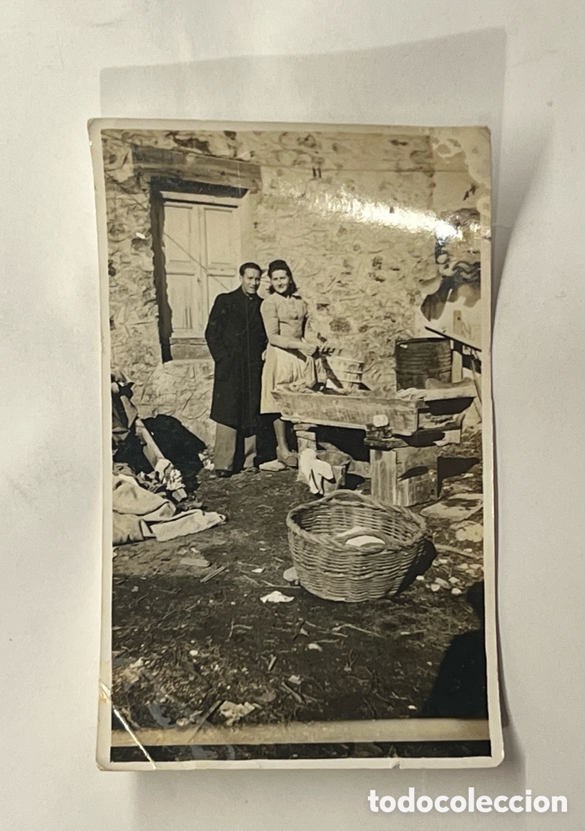 Fotograf&iacute;a antigua: MOTILLA DEL PALANCAR.. Postguerra Civil Espa&ntilde;ola.. Papi y Mami en la Bodega de solteros (a.1942)